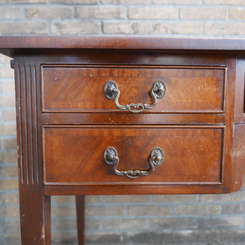 Antiek houten bureau