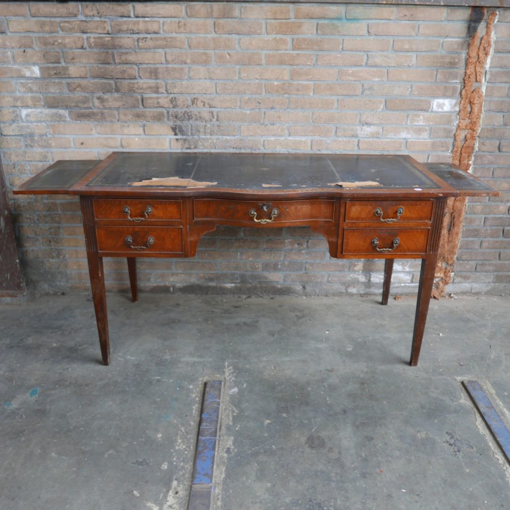 Antiek houten bureau