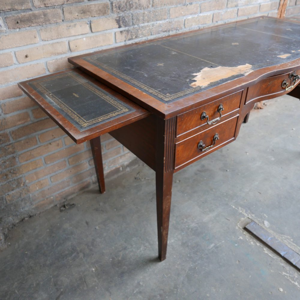 Antiek houten bureau