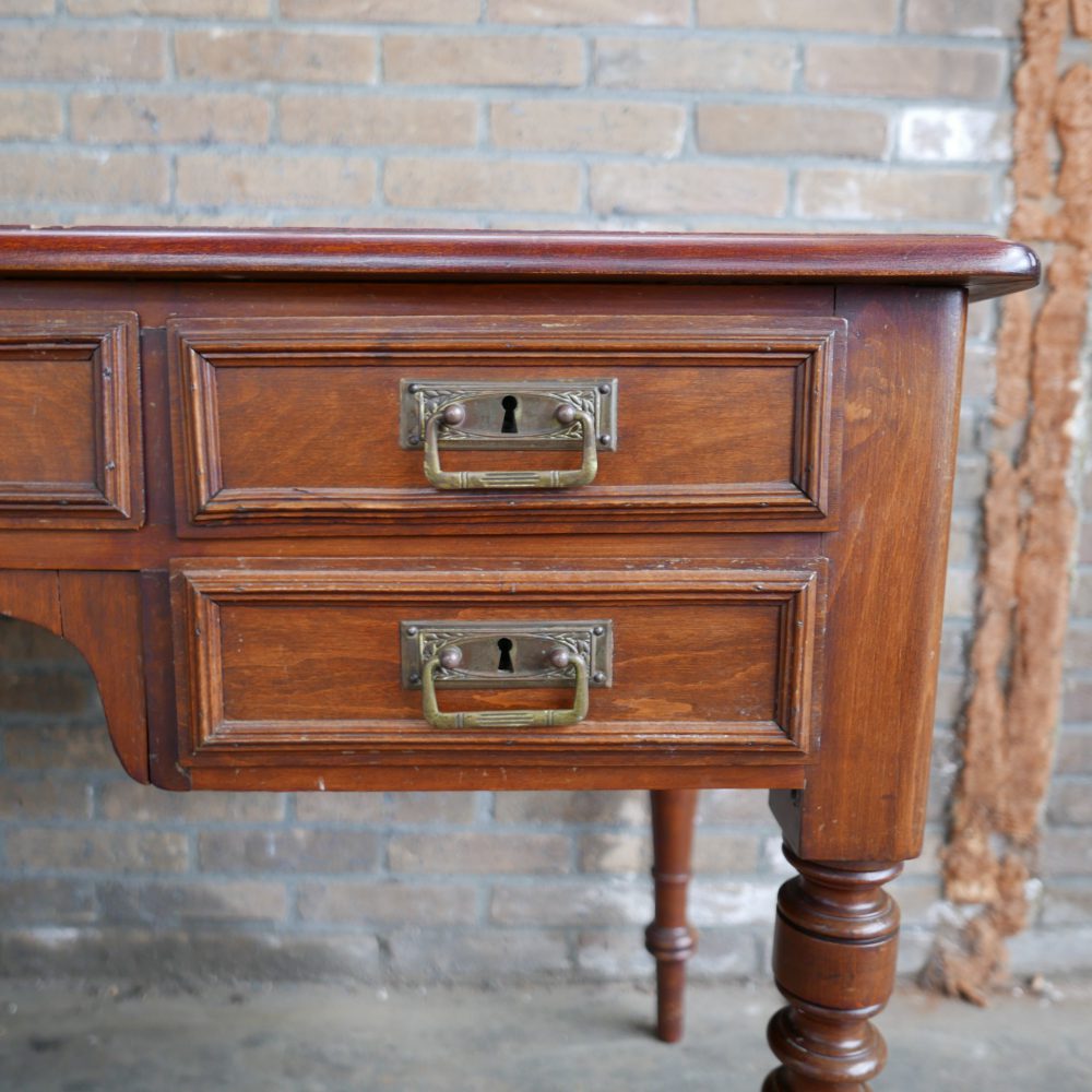 Antiek houten bureau