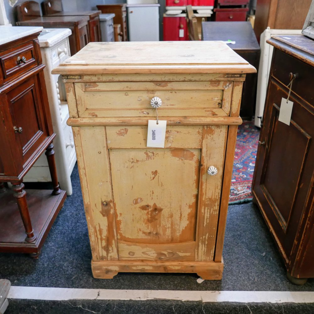 Gele brocante kast