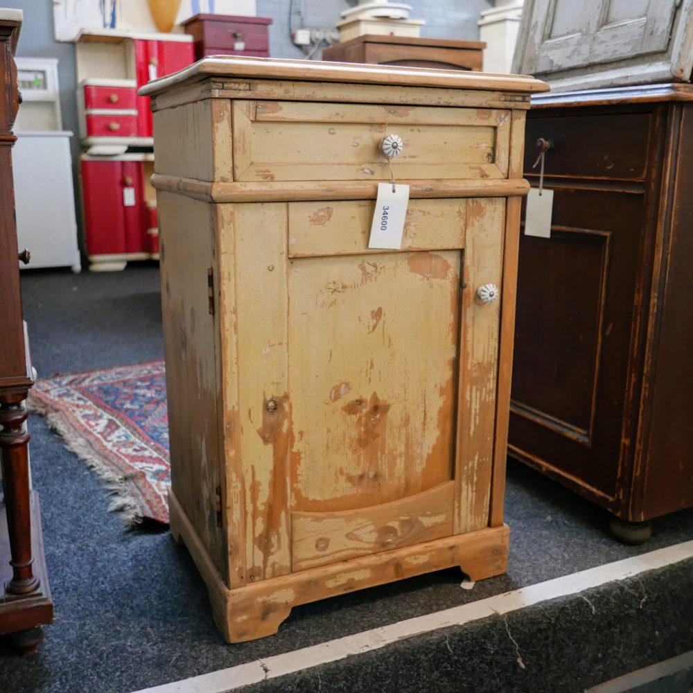 Gele brocante kast