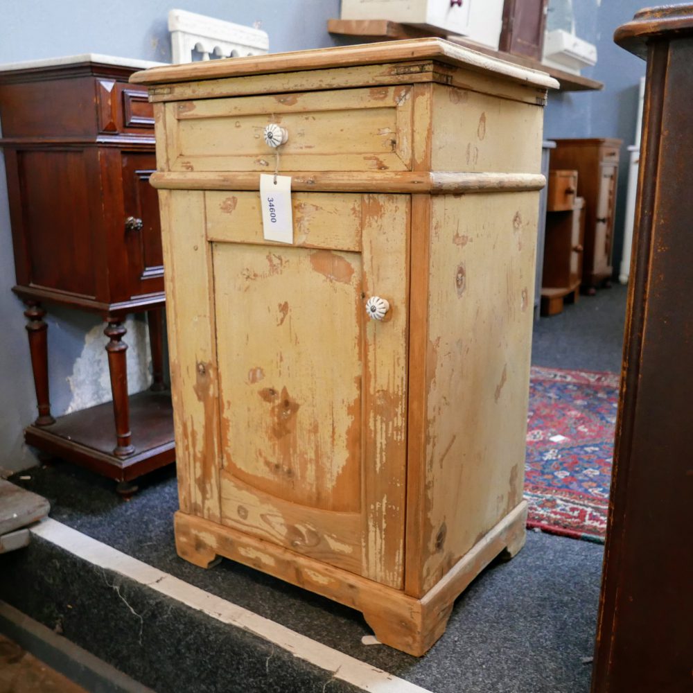 Gele brocante kast