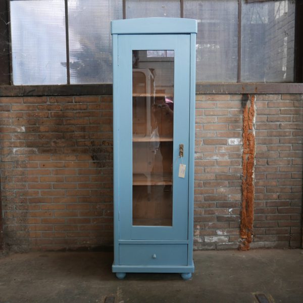 Blauwe vitrinekast