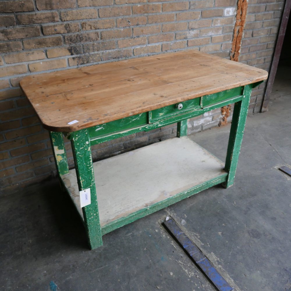 Groene eettafel met onderblad