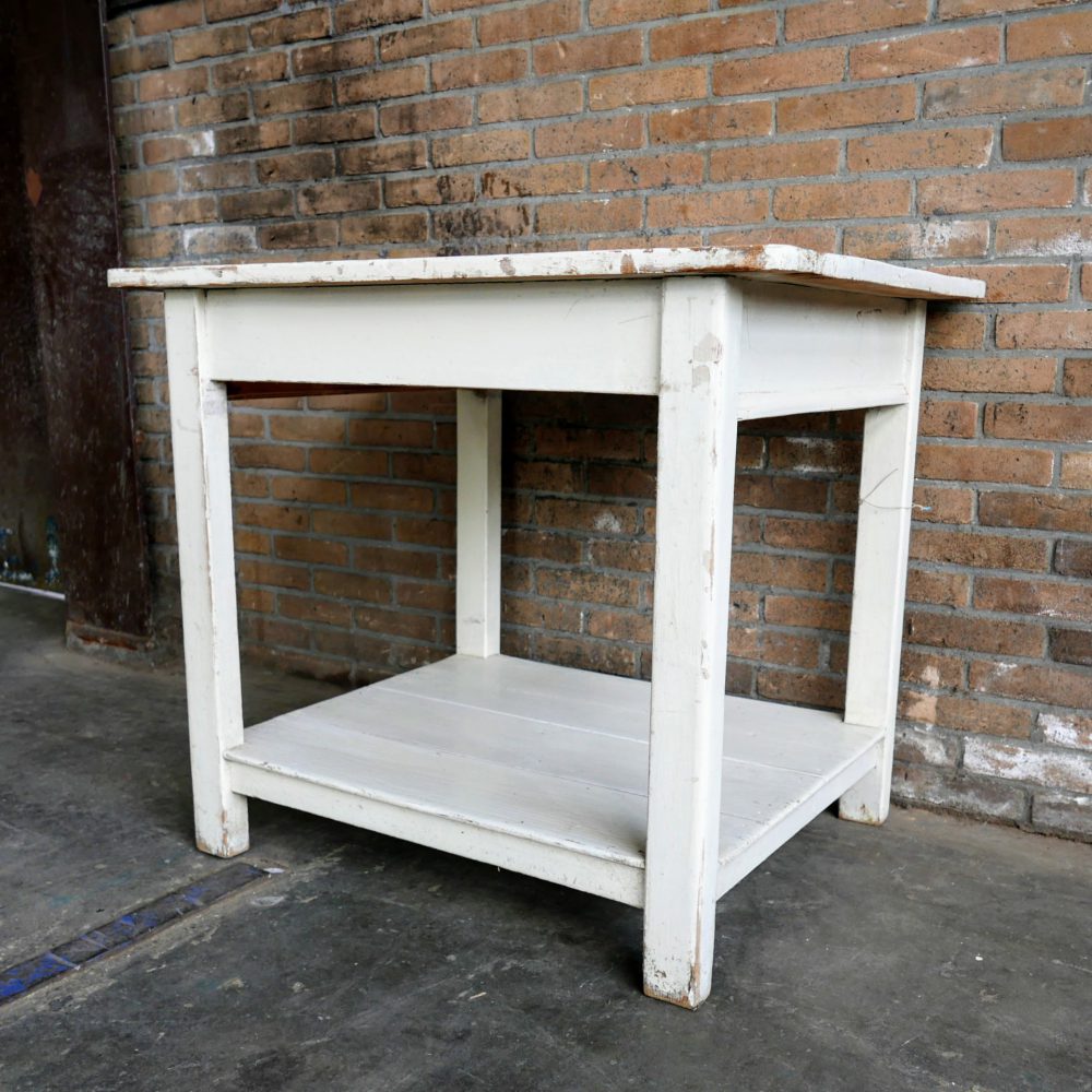 Witte eettafel met onderblad