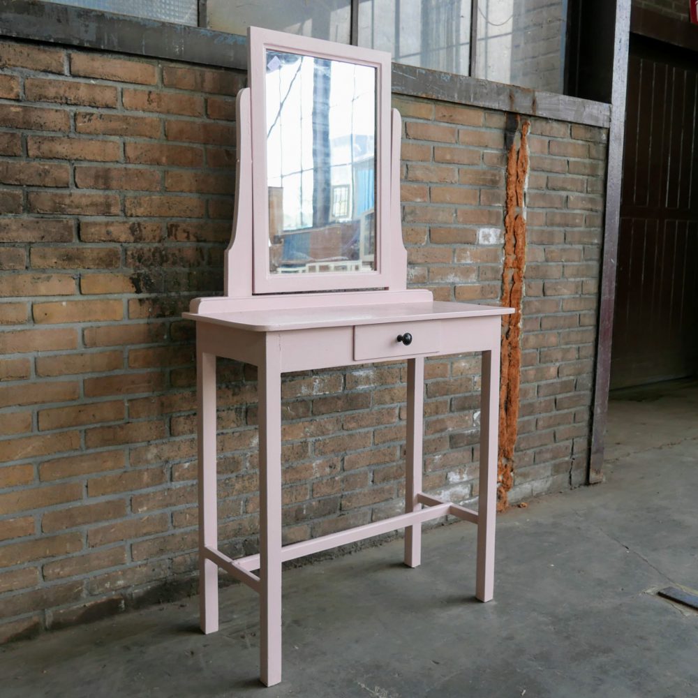 Roze kaptafel met spiegel