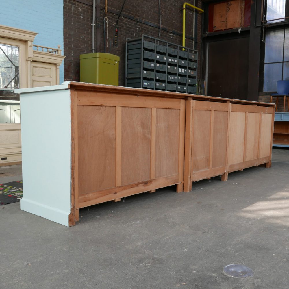 Lichtblauw lang dressoir