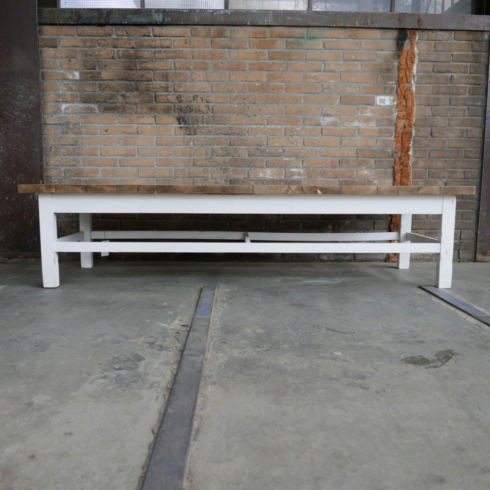 Witte houten salontafel