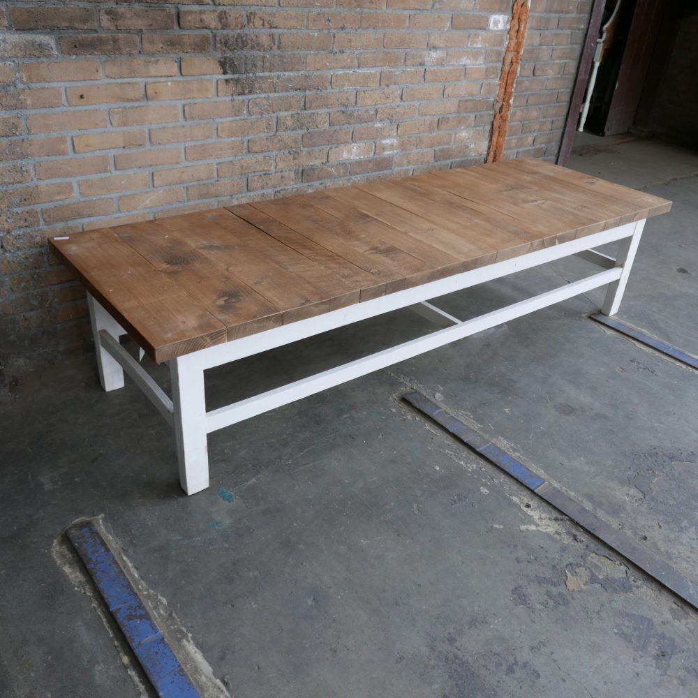 Witte houten salontafel