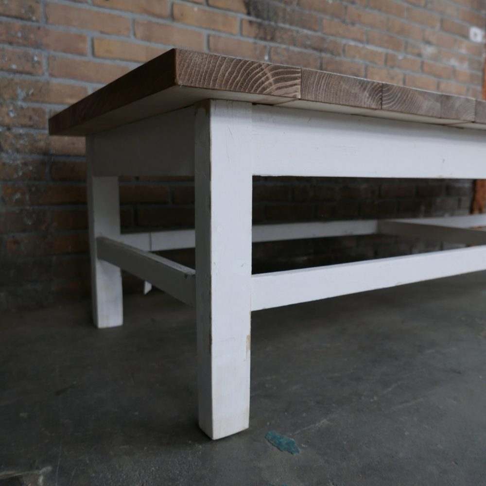 Witte houten salontafel