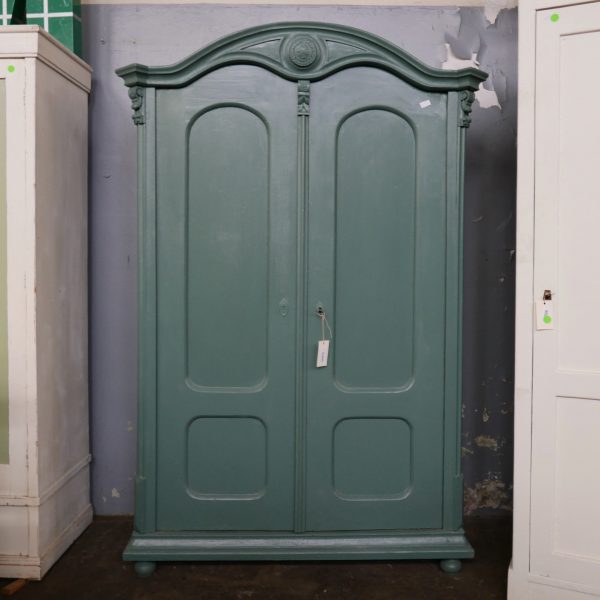 Groenblauwe linnenkast