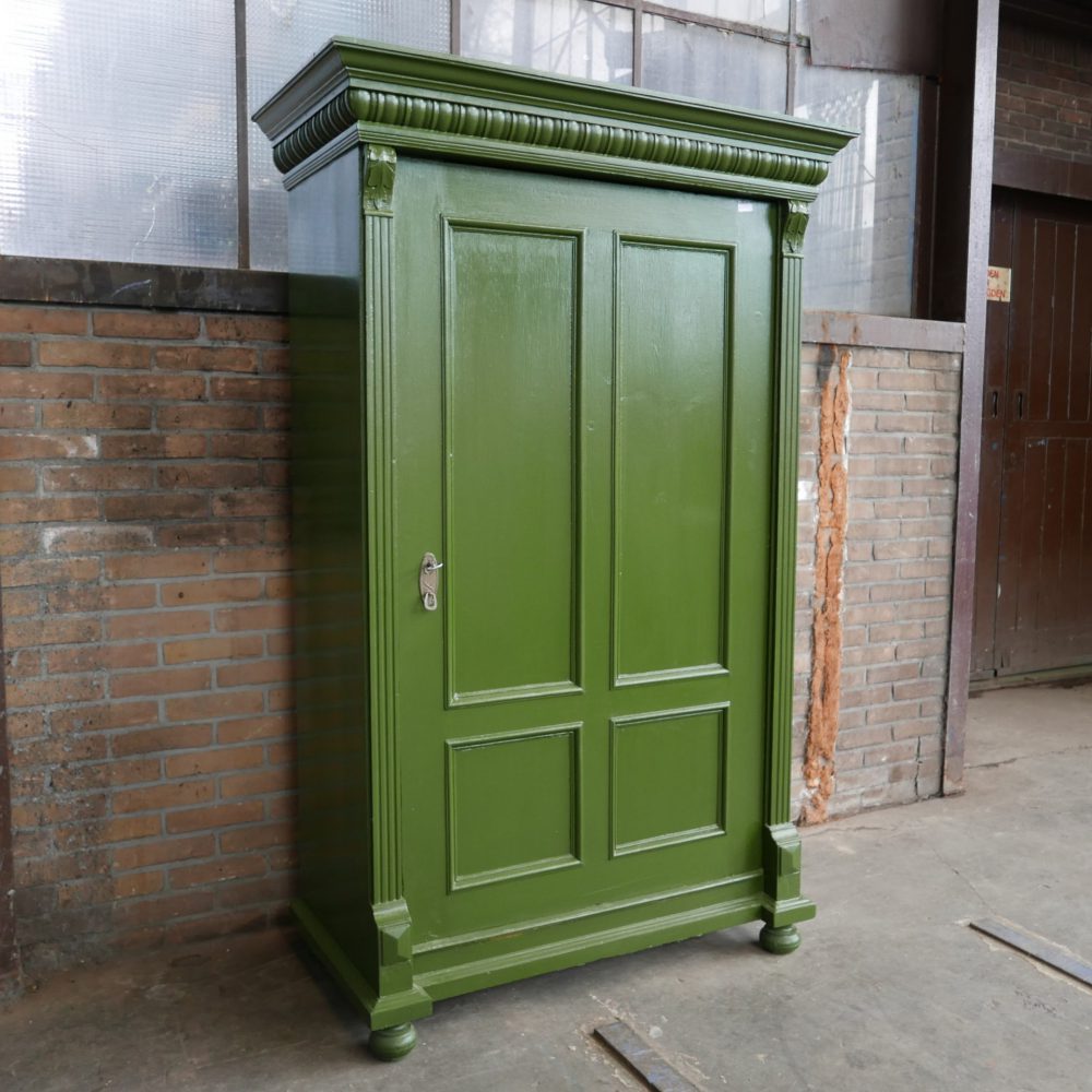 Groene linnenkast