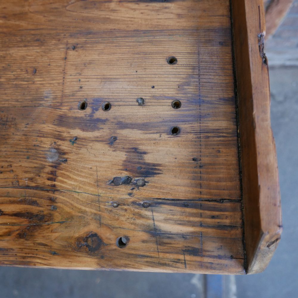 Houten werktafel of commode