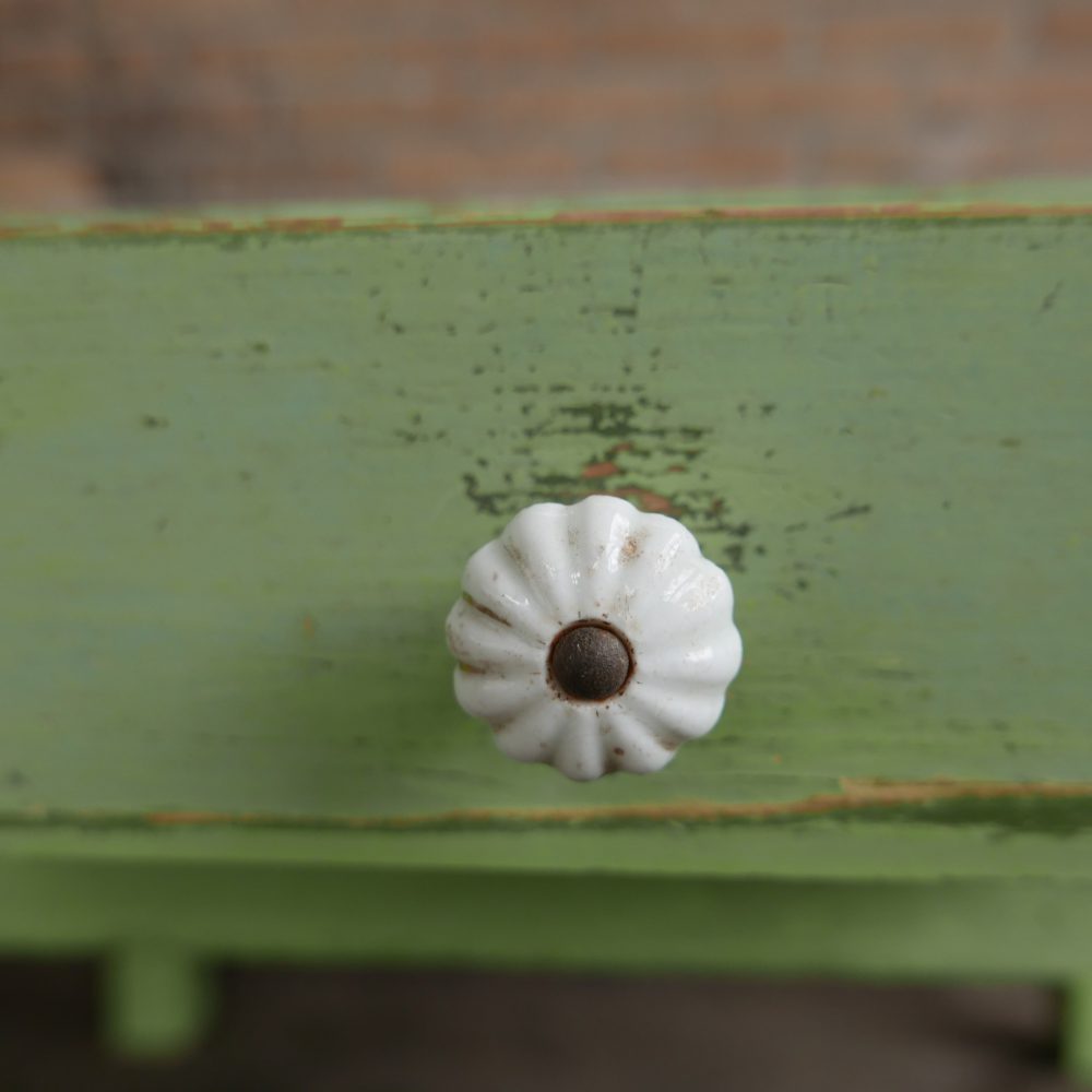 Groene houten salontafel