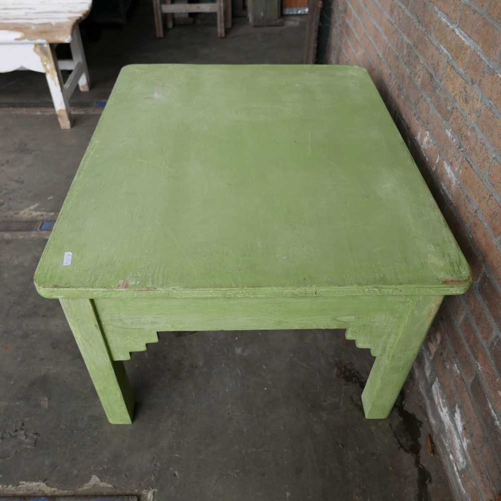 Groene houten salontafel