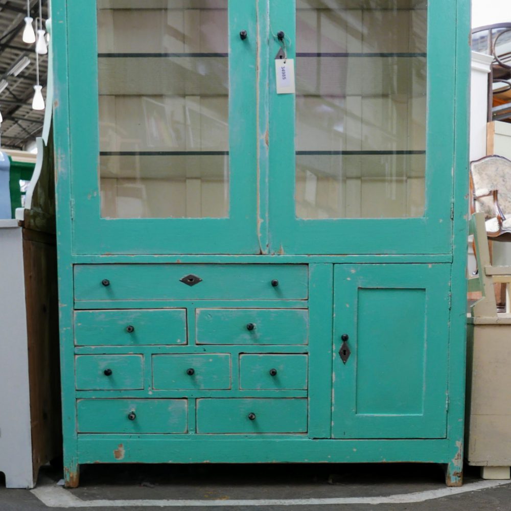 Mintgroene vitrinekast
