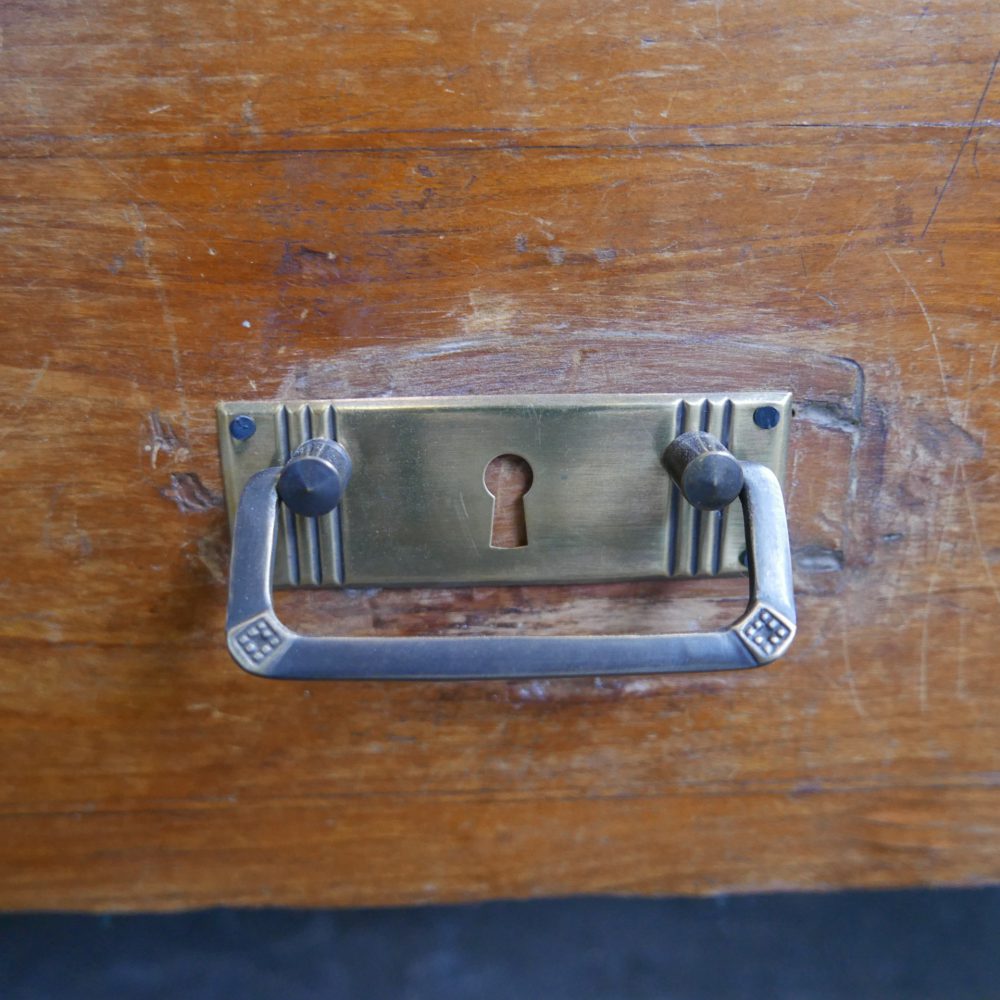 Houten vitrinekast