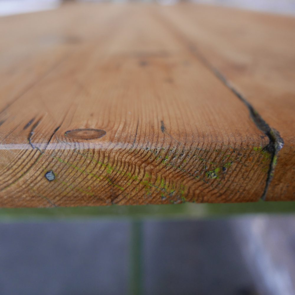 Groene houten tafel