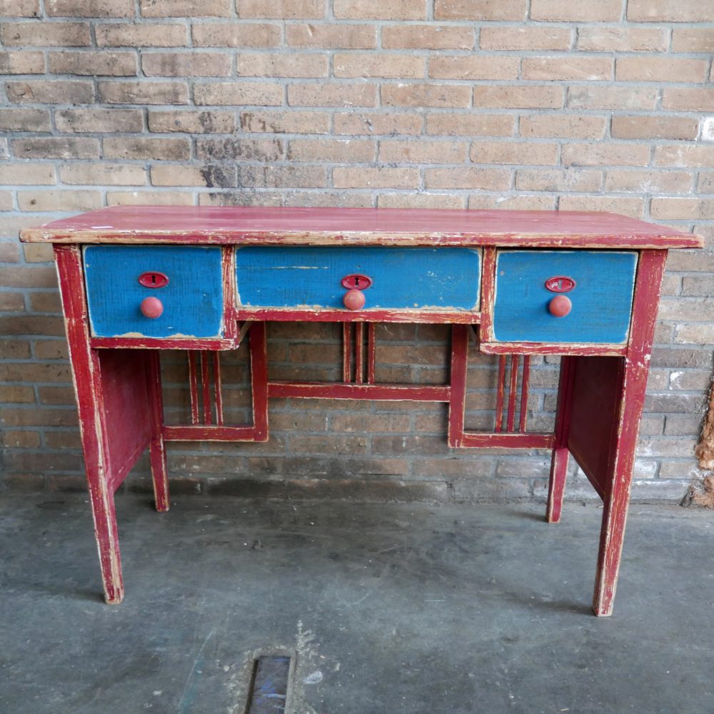 Rood-blauwe bureau