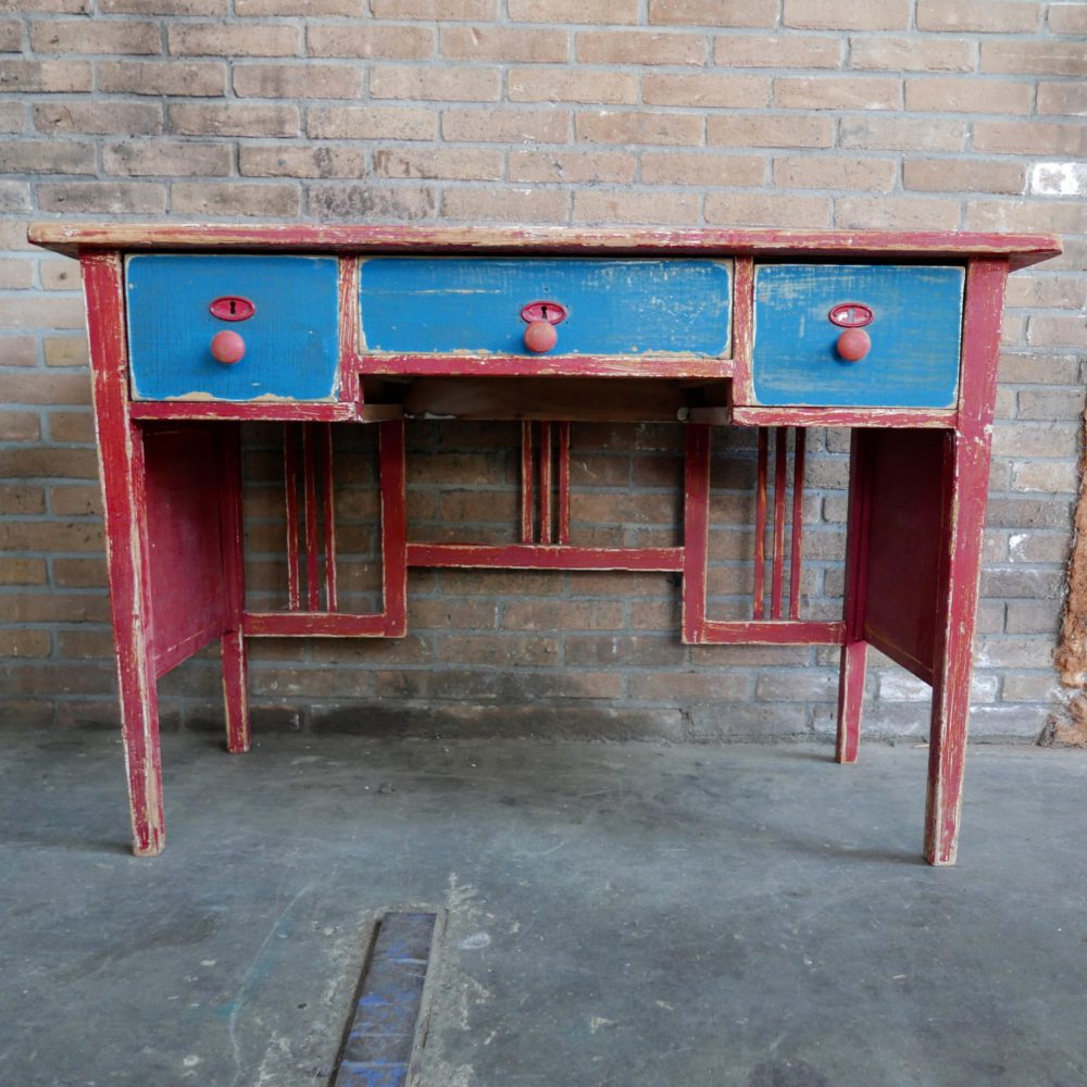 Rood-blauwe bureau