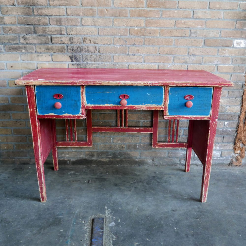 Rood-blauwe bureau