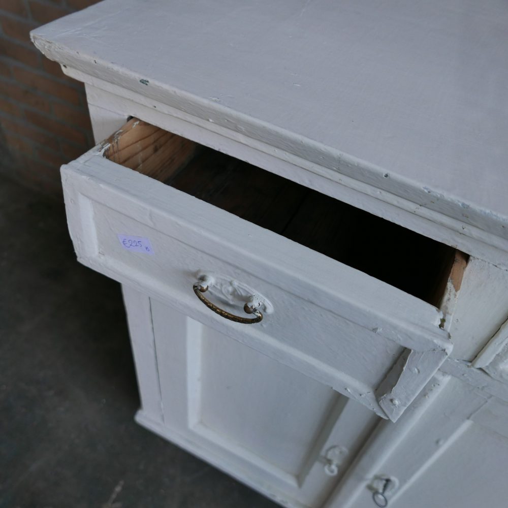 Witte commode