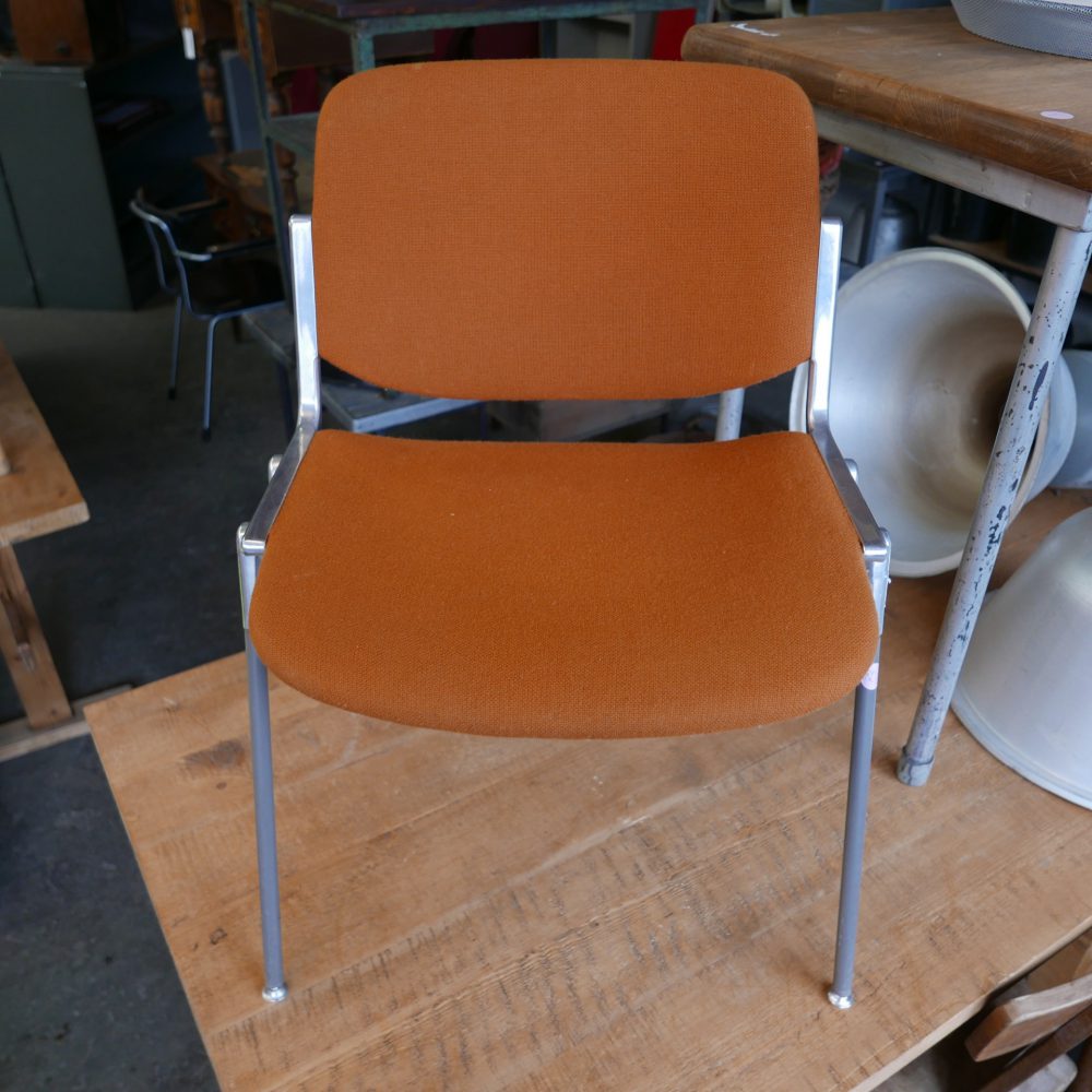 Oranje vintage stoel