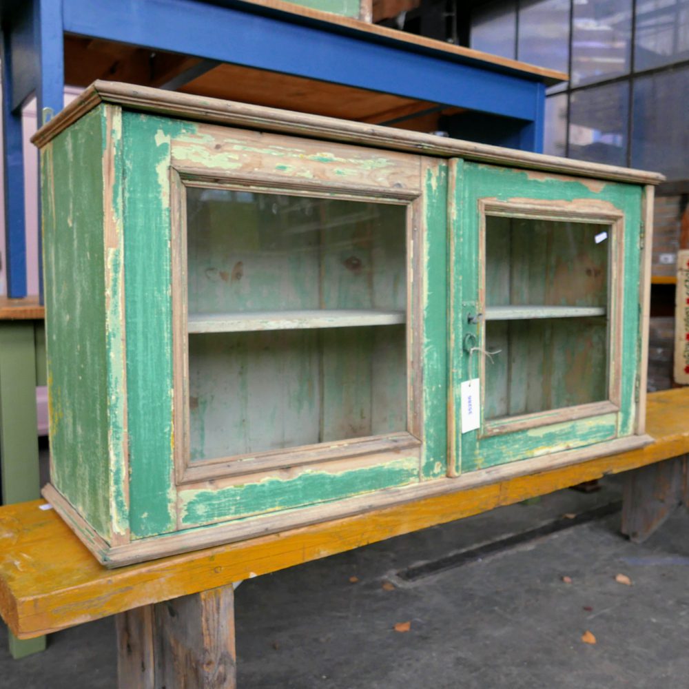 Brocante groene hangkast