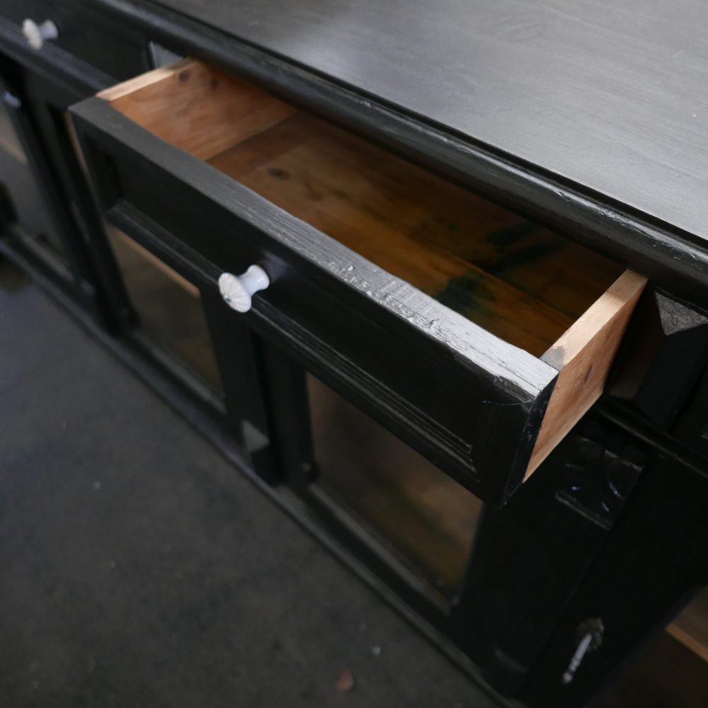 Zwart dressoir