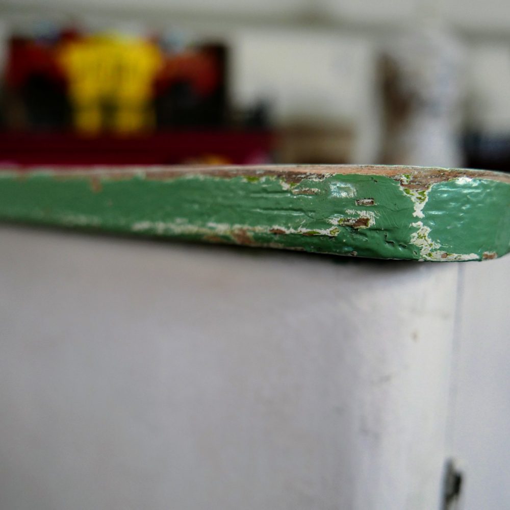 Wit-groen houten kastje
