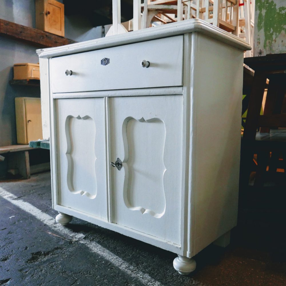 Witte commode