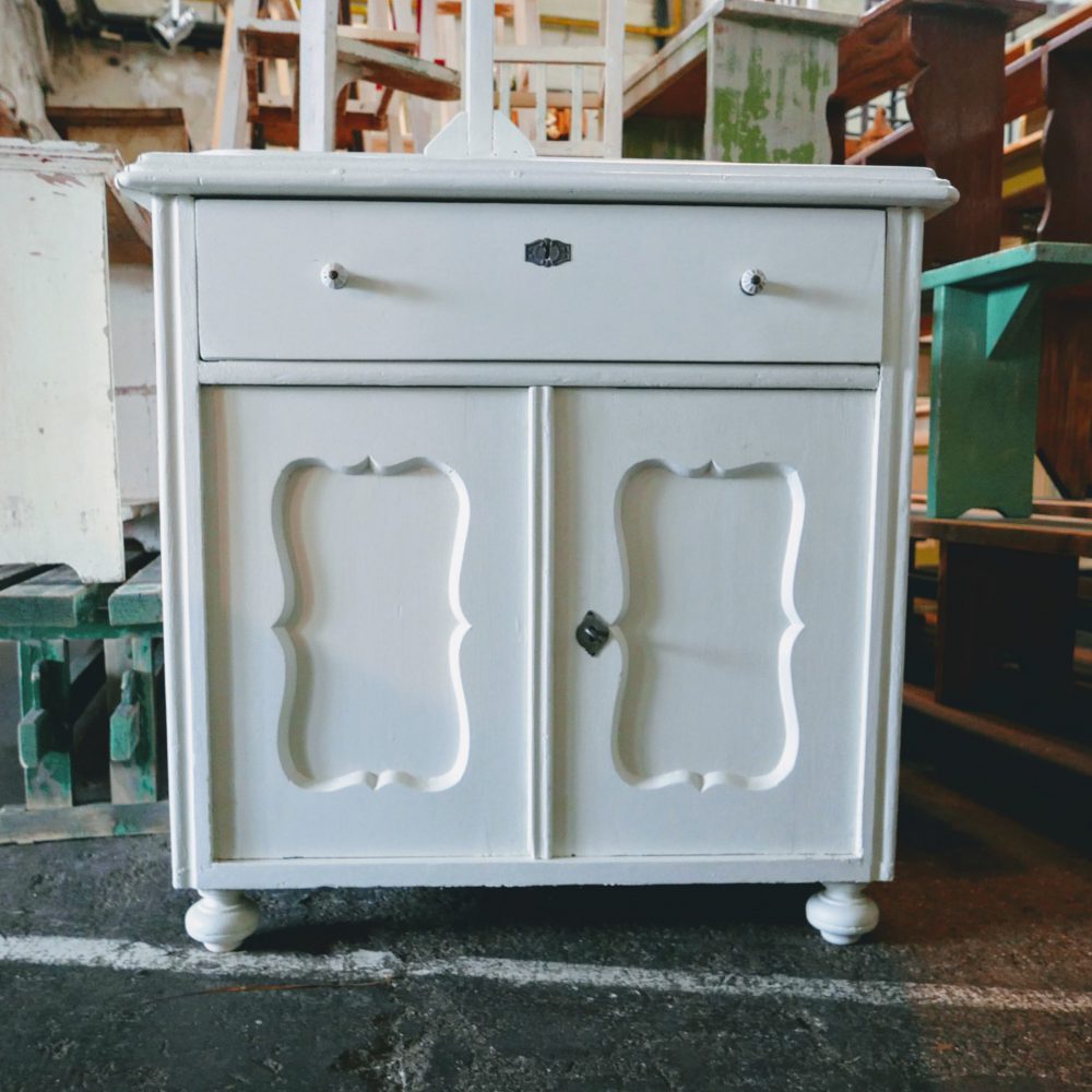 Witte commode