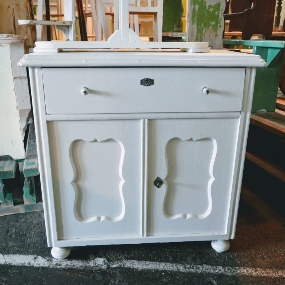 Witte commode