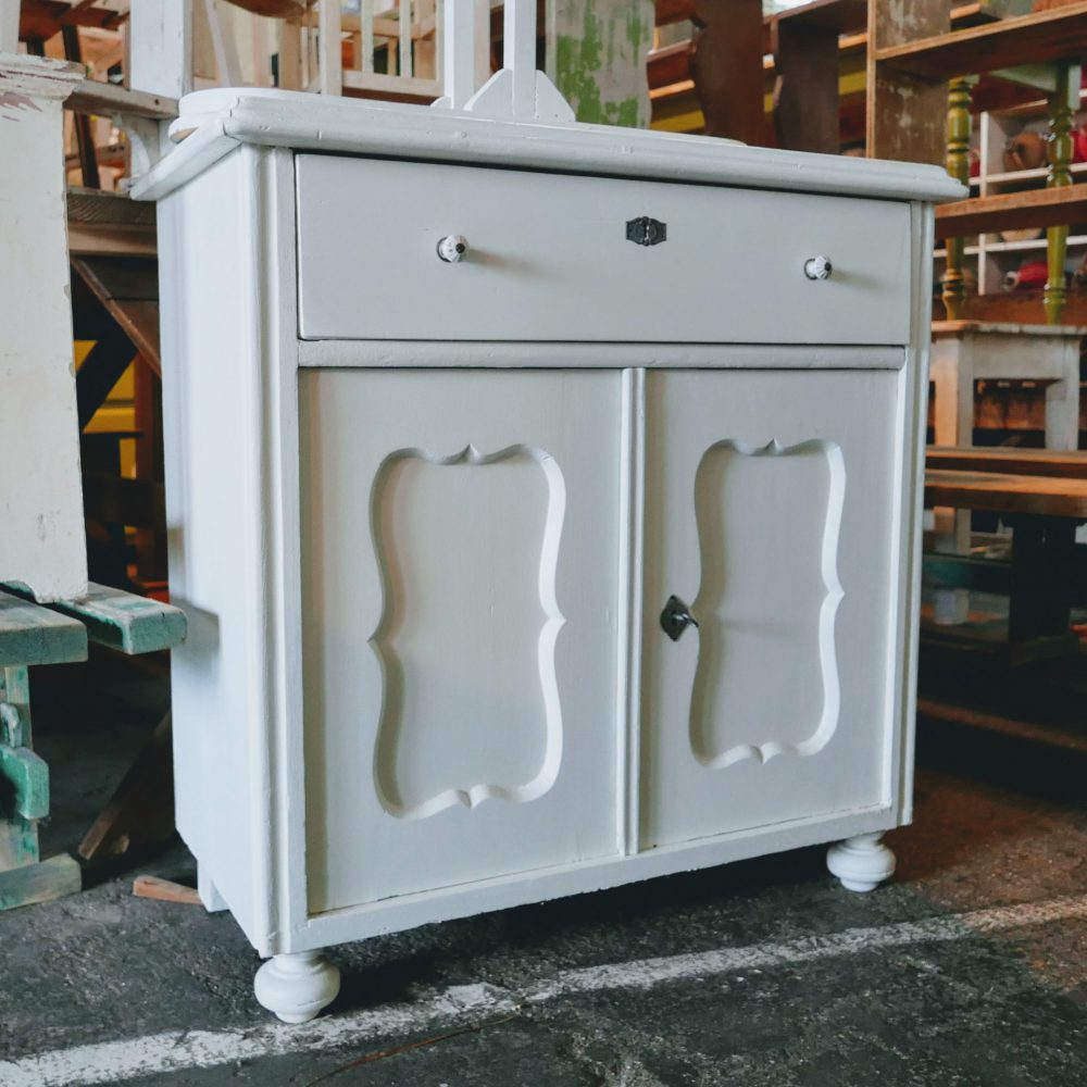 Witte commode