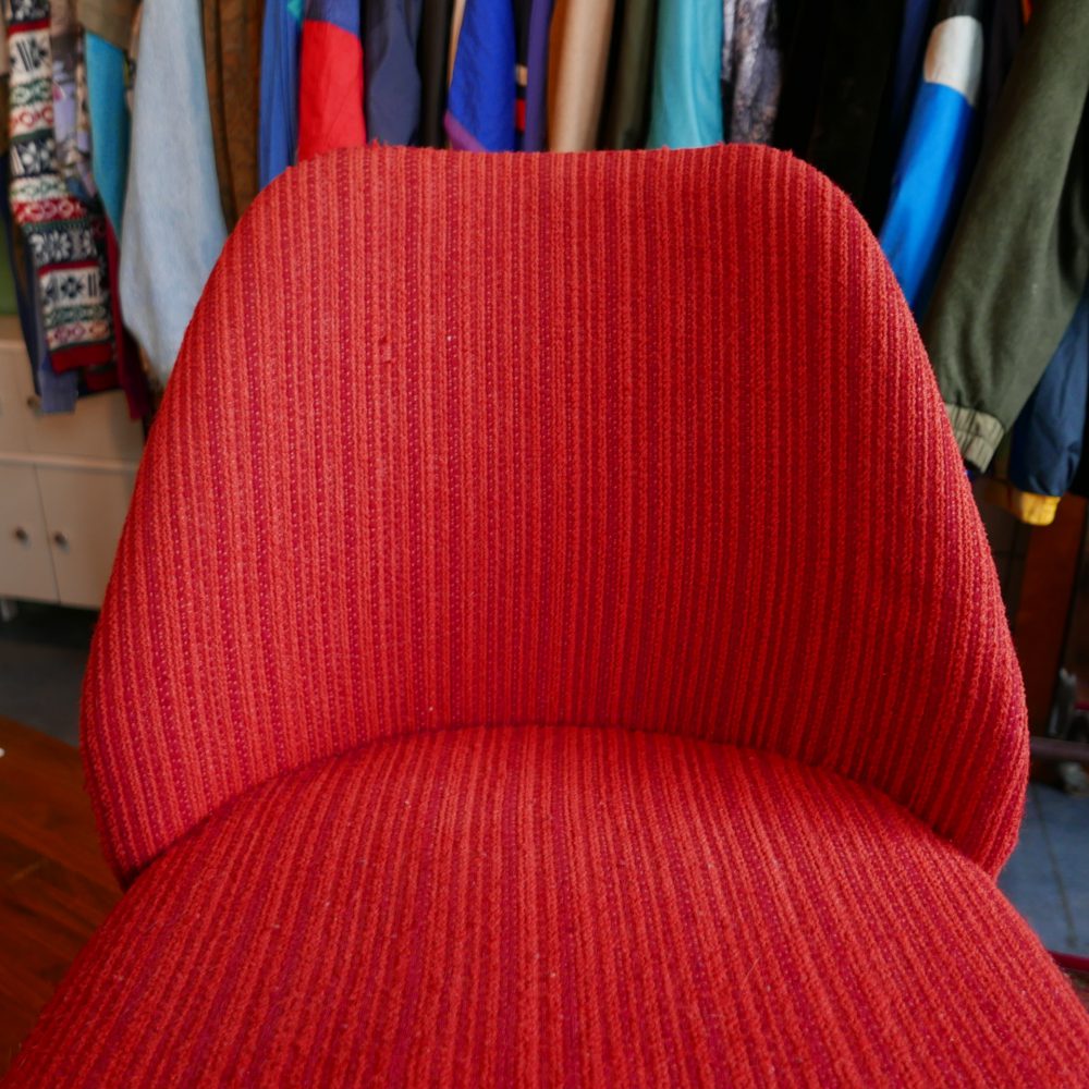 Rood retro stoeltje
