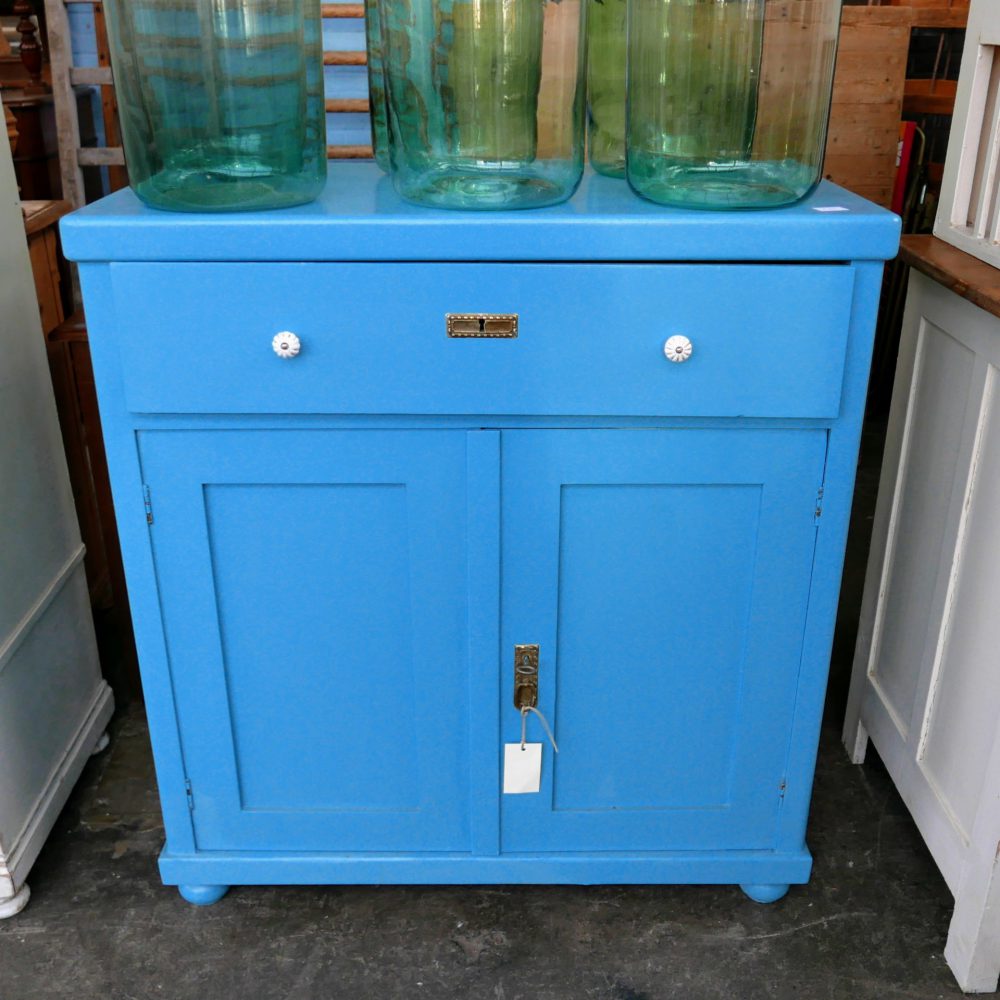 Blauwe onderkast