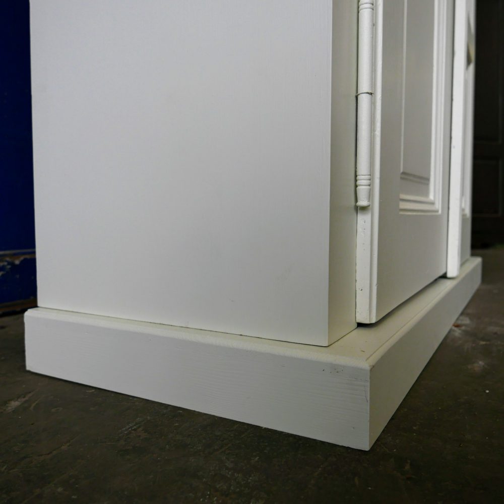 Witte vitrinekast