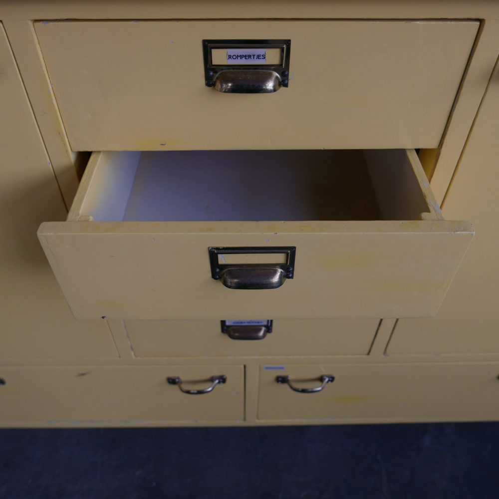 Retro gele commode