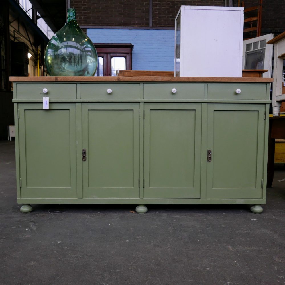 Groen houten dressoir