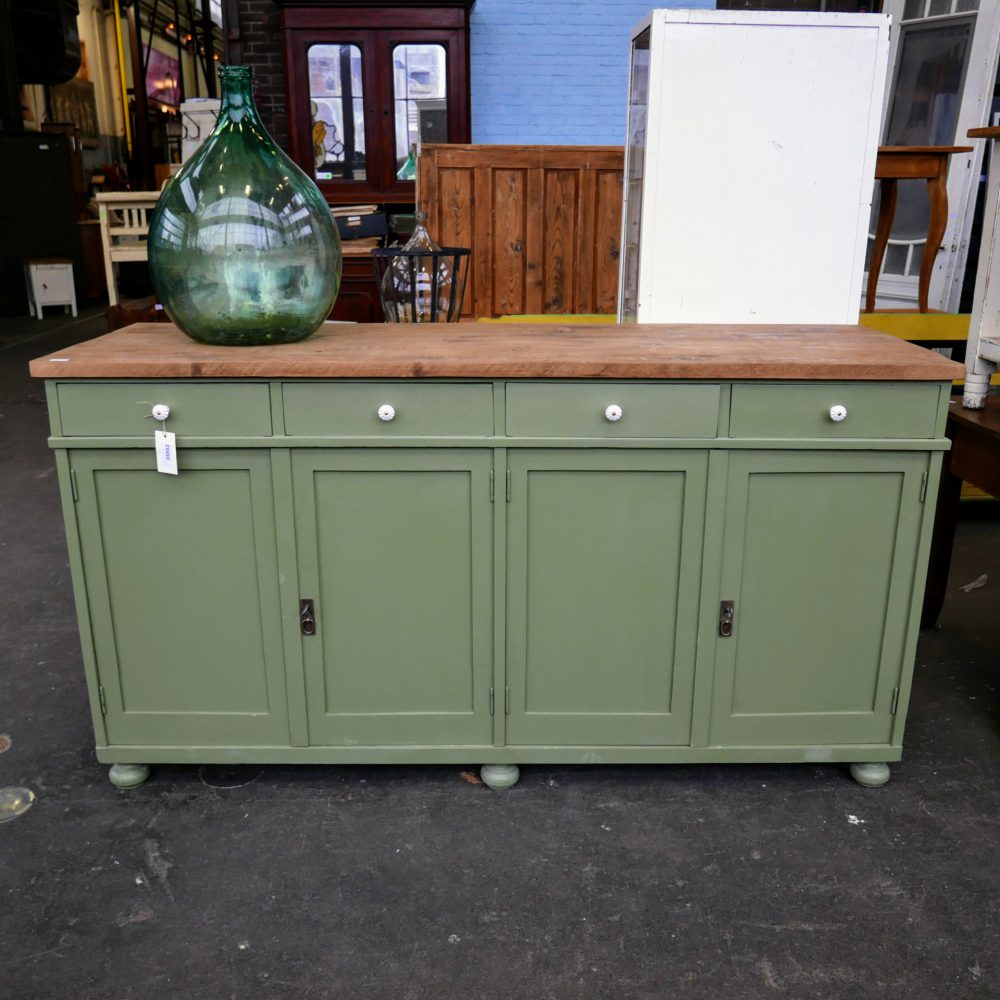 Groen houten dressoir