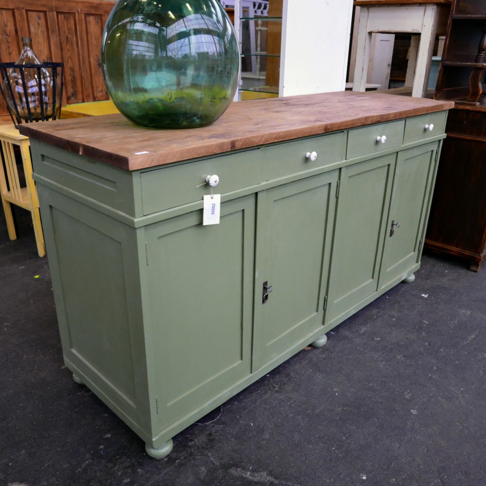 Groen houten dressoir