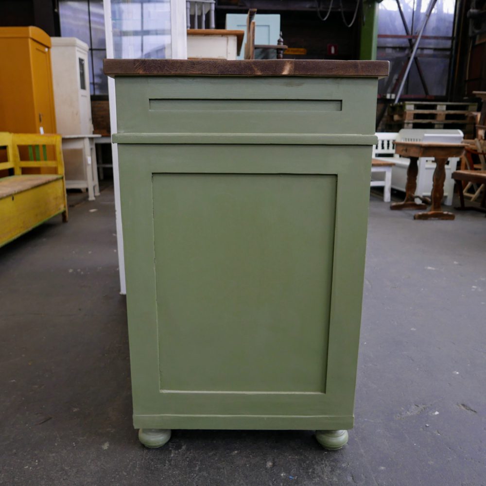 Groen houten dressoir