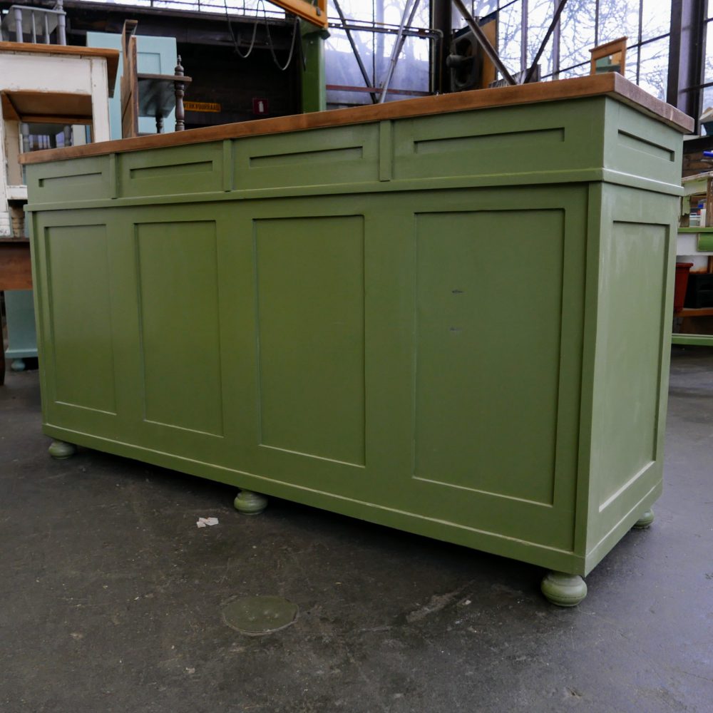 Groen houten dressoir