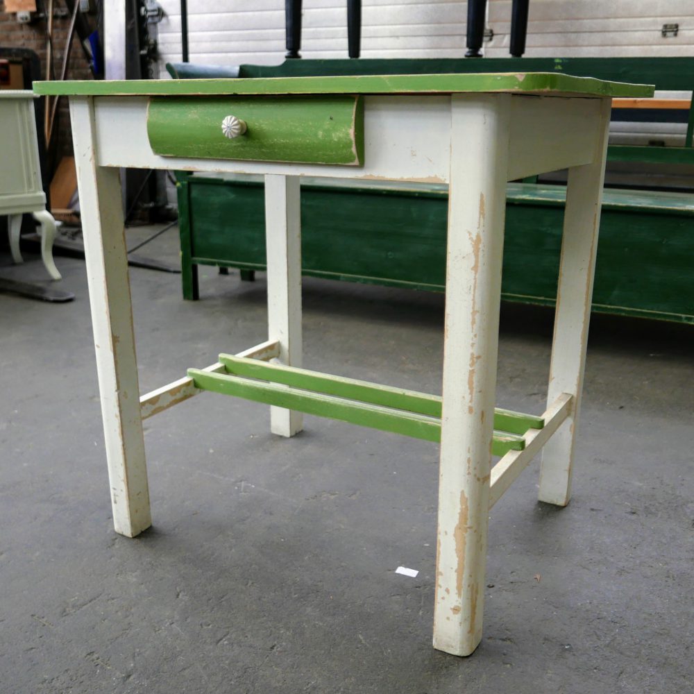 Groen-witte eettafel