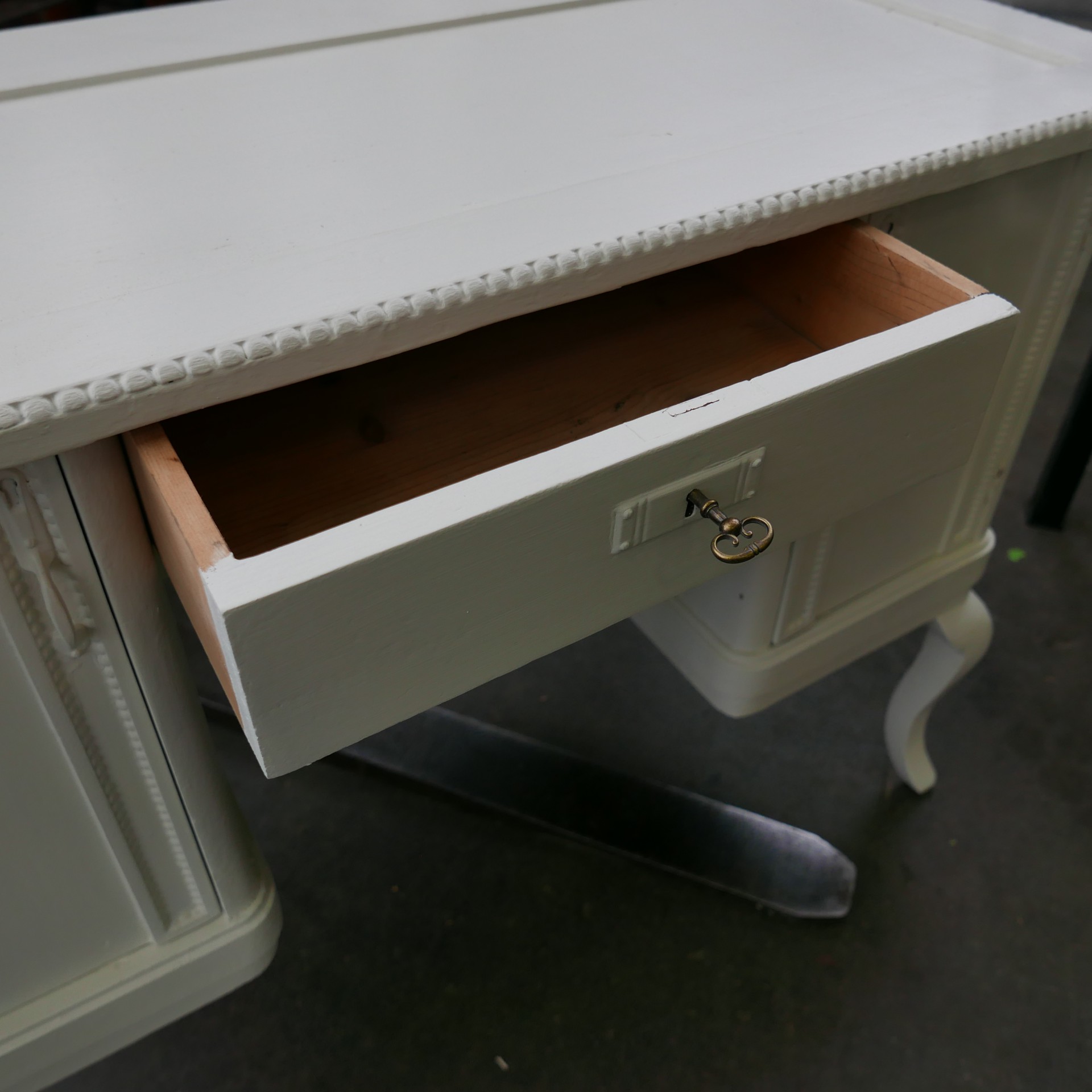 kunstmest microfoon single Brocante witte bureau » Van Dijk & Ko