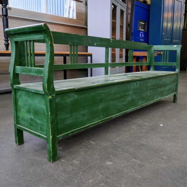 Groene houten klepbank