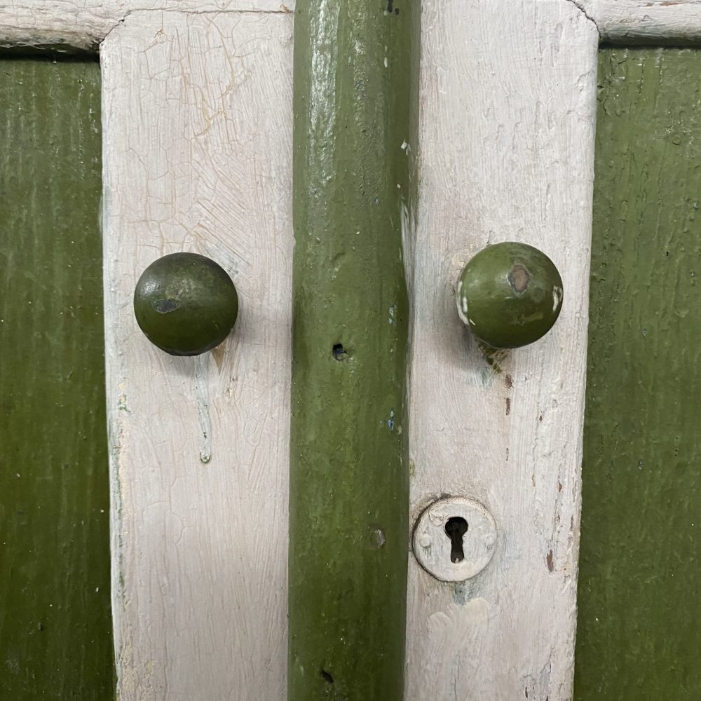 Groen houten kastje