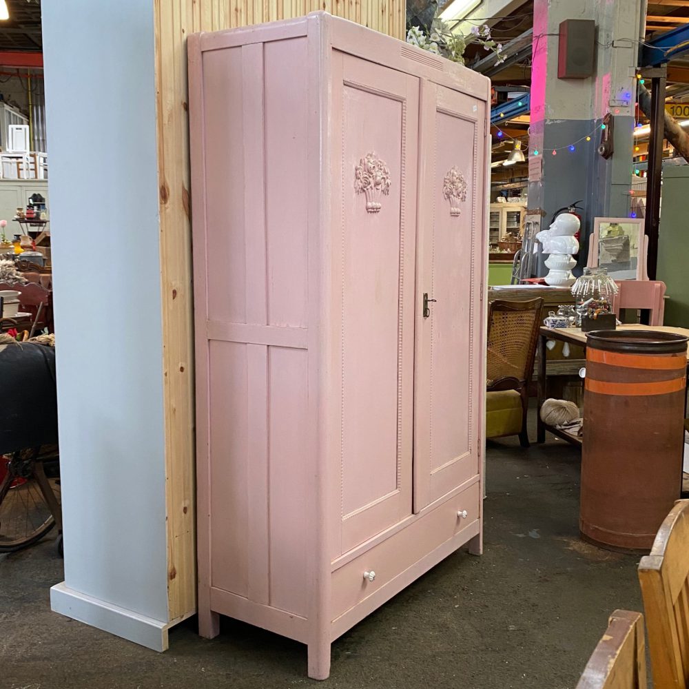 Brocante roze linnenkast