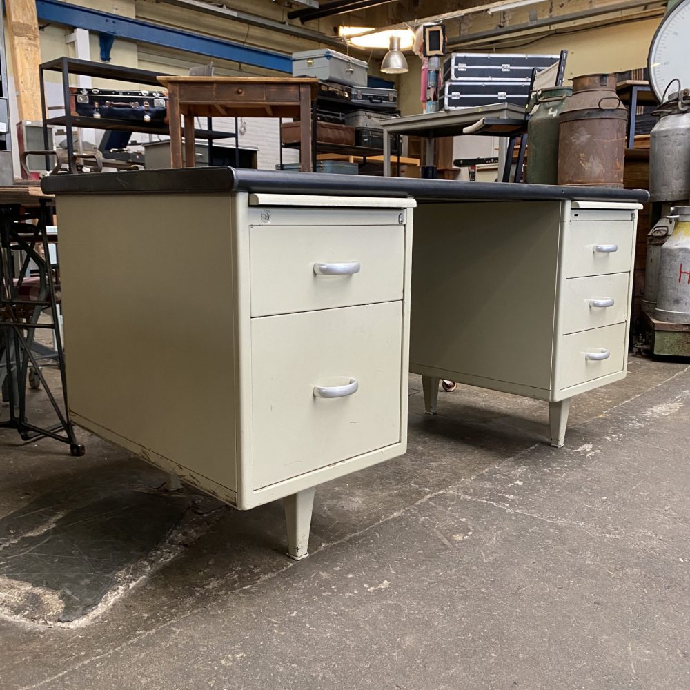 Vintage metalen bureau